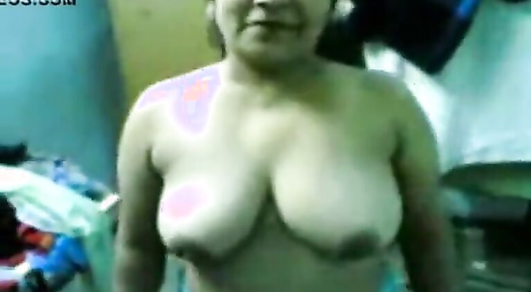 Hot Anita Aunty Remove Her Bra Top And Show Her Nice Boobs