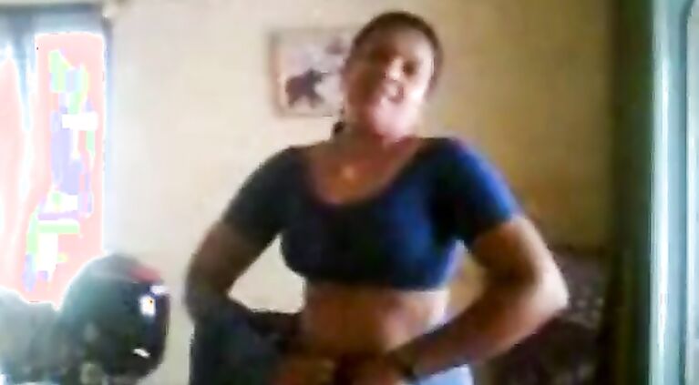 FILM-20121023-PV0001-Thrissur ‘Emmanuval Silks’ textile showroom (IK) Malayalam 42 yrs old married cute and cute sales woman - milf aunty undressing her saree and showing her full nude body to her 45 yrs old married illegal lover sex porn v
