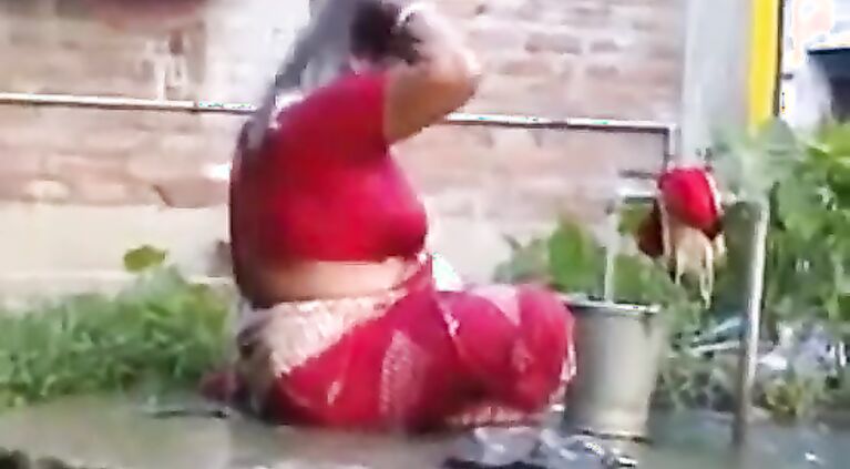 Tamil Cute Mommy Milf Rides on White Cock (new)