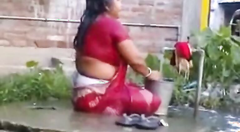 Tamil Cute Mommy Milf Rides on White Cock (new)