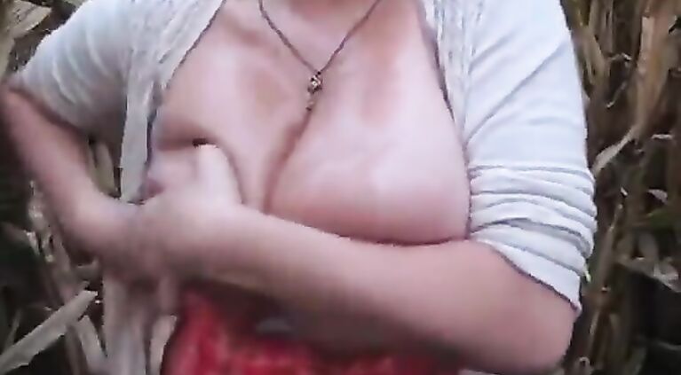 Huge boobed desi beauty