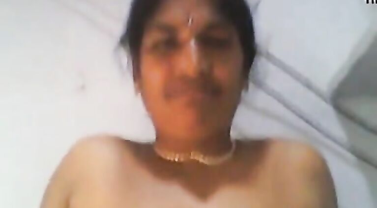 Desi Tamil bhabi ki masti With devor in Kitchen - Wowmoyback