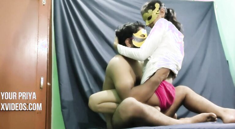 प्रिया भाभी को मैने आज रगड़ कर चोद डाला साफ हिंदी आवाज में। YOUR PRIYA