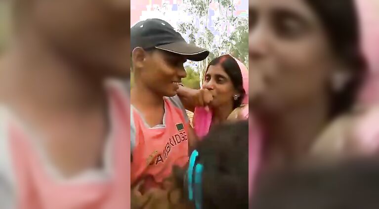 Bhabhi kiss clip