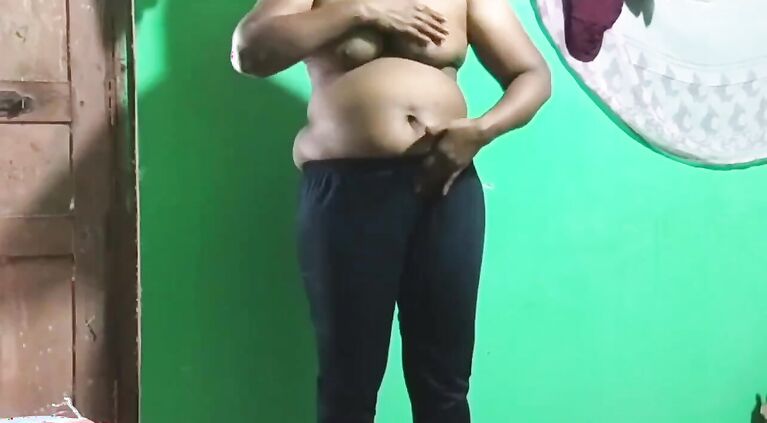 Velamma Bhabhi Desi Nice Show Masturbating Fucking Herself off with fingers and moaning Mom HOUSEWIFE think and hard banana