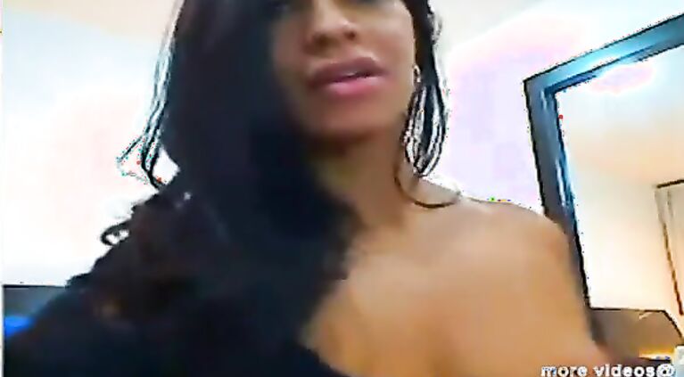 Indian Shruti Tamil Sexy Gorgeous exposing her huge boobs in desi sex vid - indiansexygfs.com