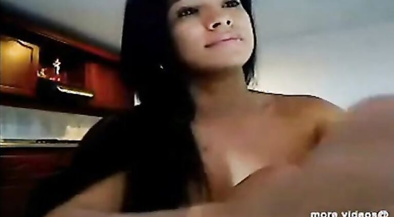 Indian Shruti Tamil Sexy Gorgeous exposing her huge boobs in desi sex vid - indiansexygfs.com