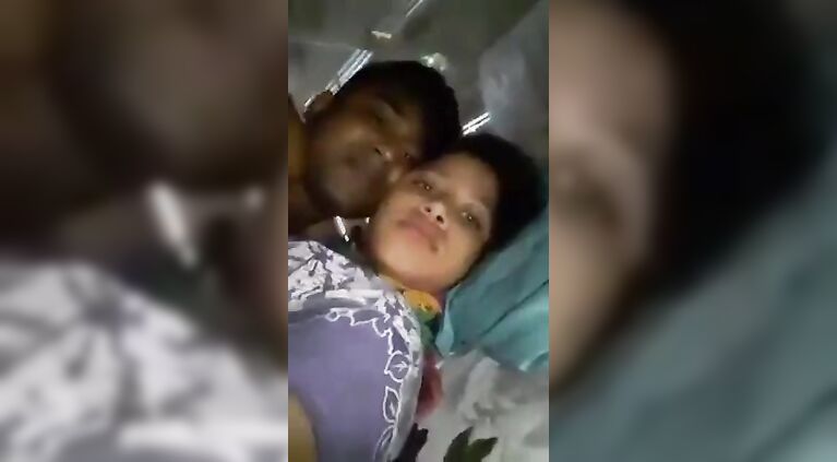 Nymphos Desi girl having sex with neighbour guy