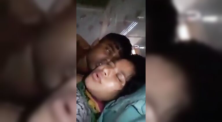 Nymphos Desi girl having sex with neighbour guy