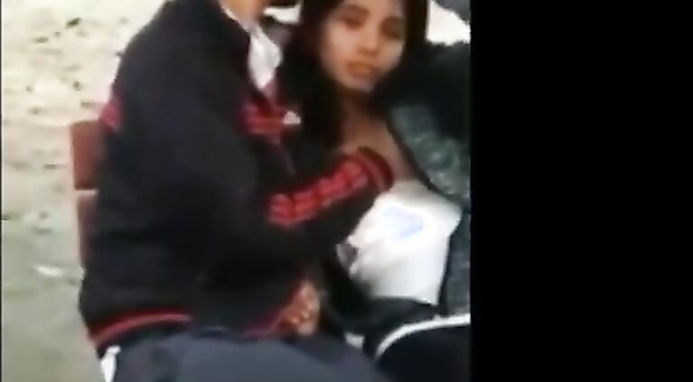 indian hot gf suking dick in park