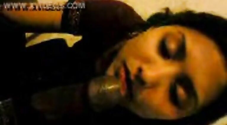 Bhabhi Kiss with boy