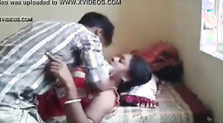 Tamil-sex-movies-village-bhabhi-with-tenant 1509267154747