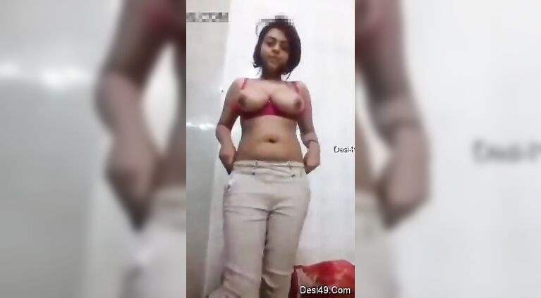 Tamil girl showing tits
