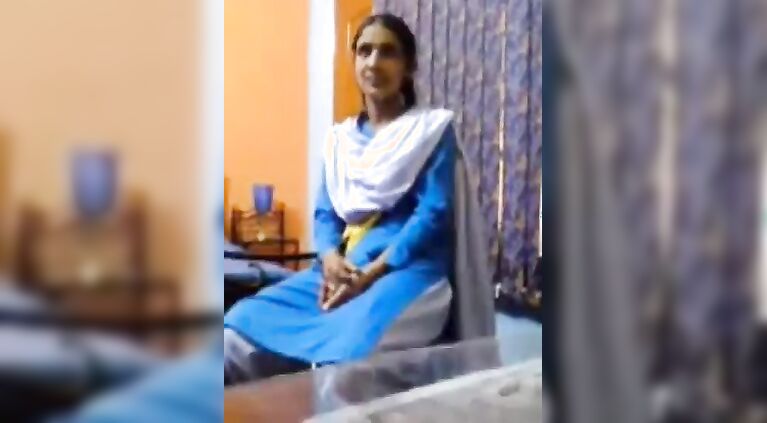 स्कूल गर्ल की छोटी चूची मसलने में बड़ा मजा आया