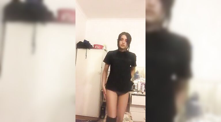 Tamil teenage showing butt and boobs
