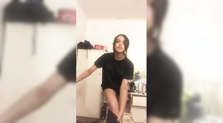 Tamil teenage showing butt and boobs