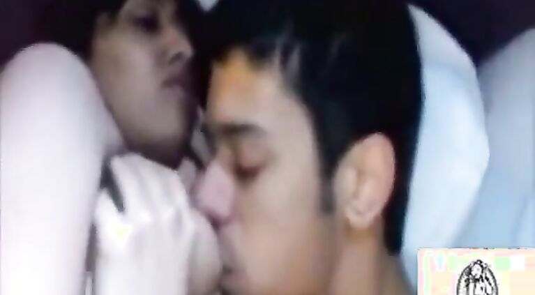 New Viral Girl with boyfriend in Hotel Room 2020