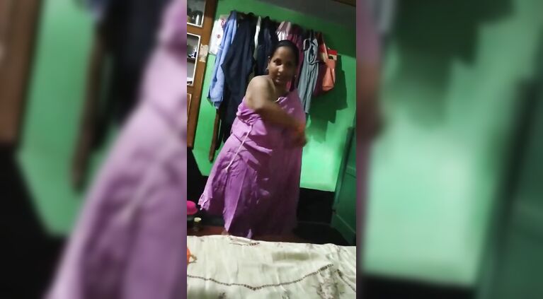Desi Aunty Dressing 3