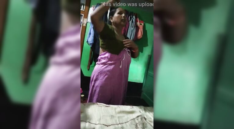 Desi Aunty Dressing 3