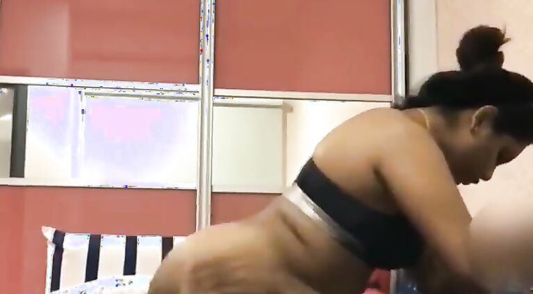 Desi aunty cheating & sex with neighbour
