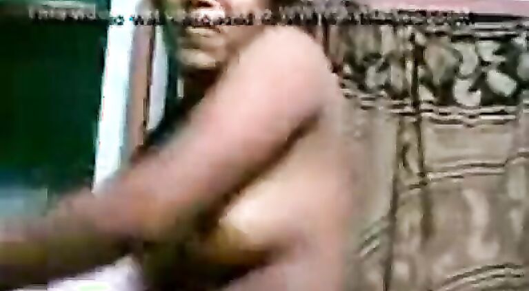 making my aunty nude topless