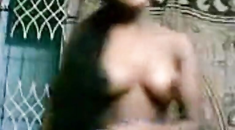 making my aunty nude topless