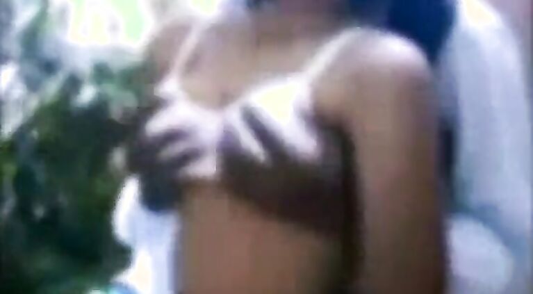 boobs of teenage Indian callgirl getting exposed and felt - XNXX.COM