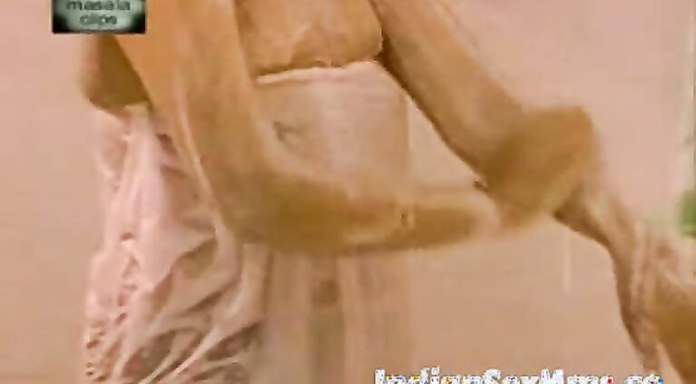 Mallu teenage actress classic wet boob squeezing (new)
