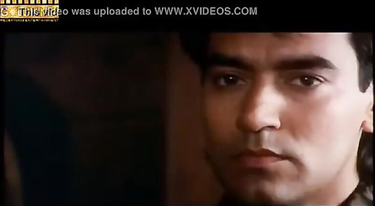 Beautiful Kajol Taking Bath in Towel Scene from Bekhudi Clip