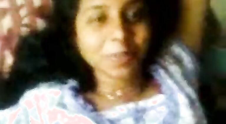 Tamil Beautiful Mallu hot girl beautiful talk with lover and showing cunt - Wowmoyback