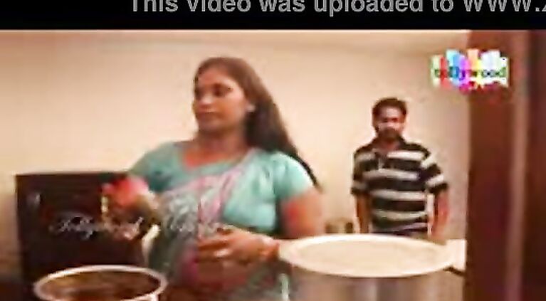 New-Beautiful-beautiful-aunty-wants-romance-with-teenage-neighbour-boy-for-children(zingur.net)