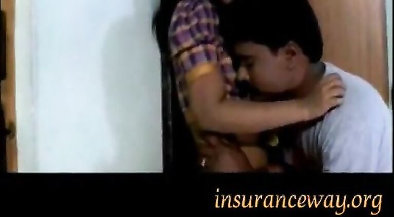 Sexy Girl Enjoyed on Bed in Bra Navel Kiss Groping