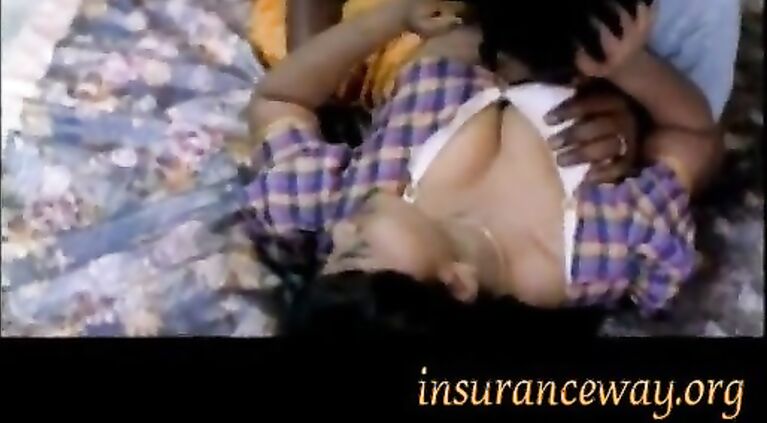 Sexy Girl Enjoyed on Bed in Bra Navel Kiss Groping