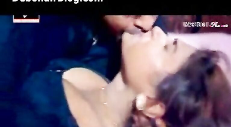 Tamil girls kissed very hard