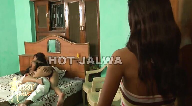 Badi Bhan Nokar Se Choti Bhan Padosi se -sexdesh.com