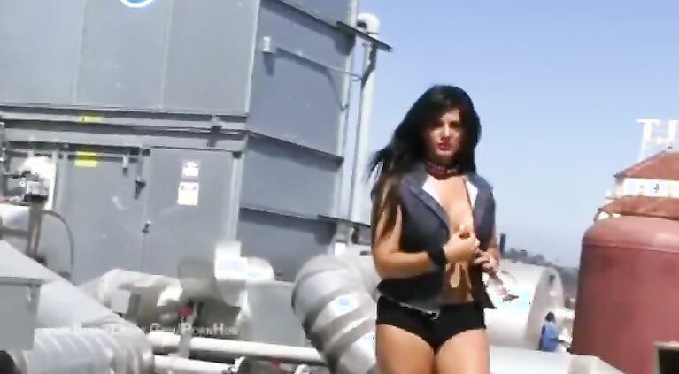 Huge Tit Sunny Leone Naked on a Rooftop in LA Beautiful Shoot