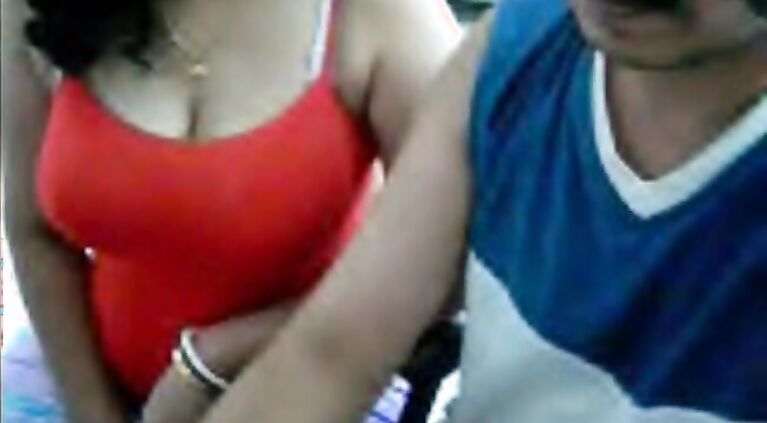 bigtits mom tamil milf on webcam with her man giving oral and fucked