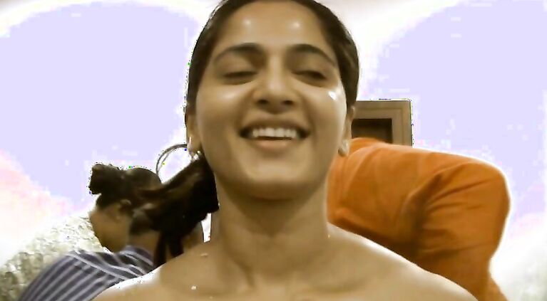 Baahubali vid actress anushka sharma sexy scenes