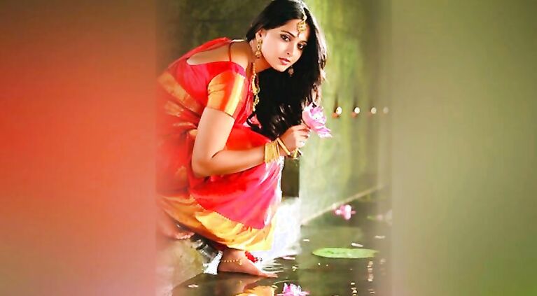 Baahubali vid actress anushka sharma sexy scenes