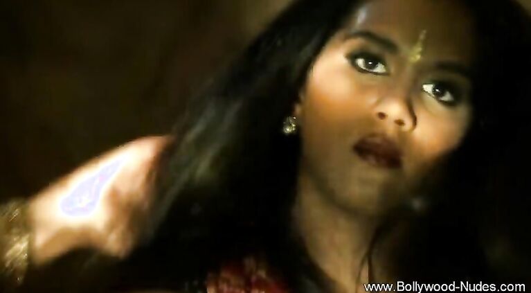 Desi HOUSEWIFE Gorgeous Is Awesome When She Dances