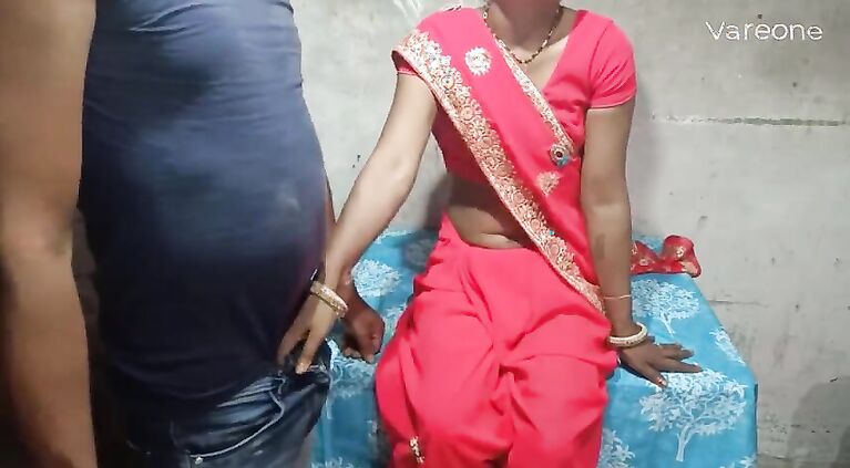 Desi bhabhi in saree fucked and creampied by devar