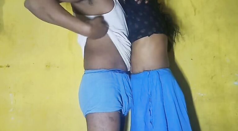 Pados vali bhabhi ko akeli Parker uske Ghar mein jaker jabardasti chouda dehati sex