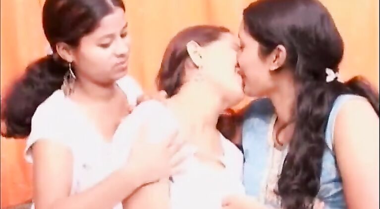 Desi Lesbian AMATEUR Group Sex Film
