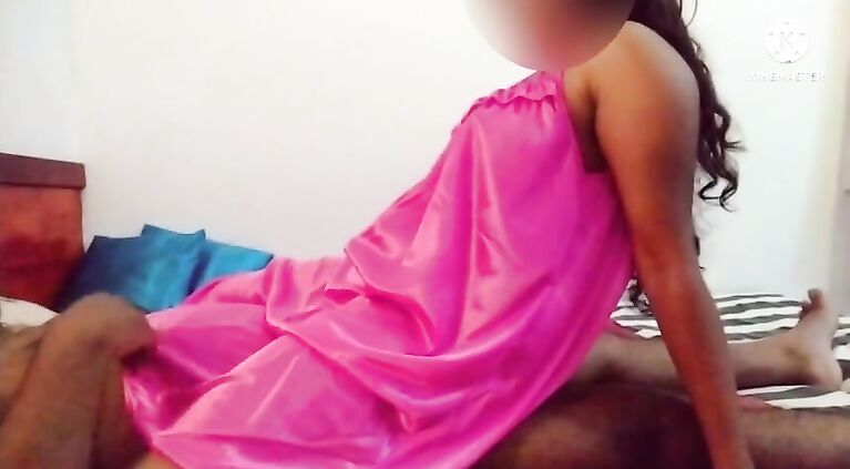 A girl working in an office in sri lanka has sex with her boss.අනේ සර් හිමින් දාන්නකෝ