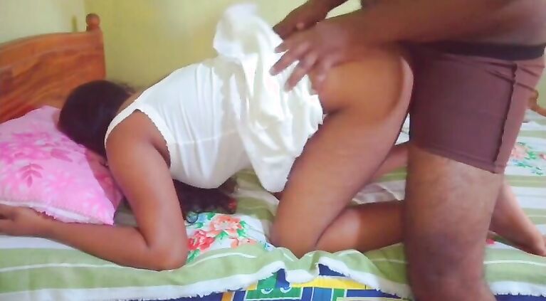 fucking a hot college girl in sri lanka. කොලේජ් එකේ කෙල්ල රූම් ගිහින්