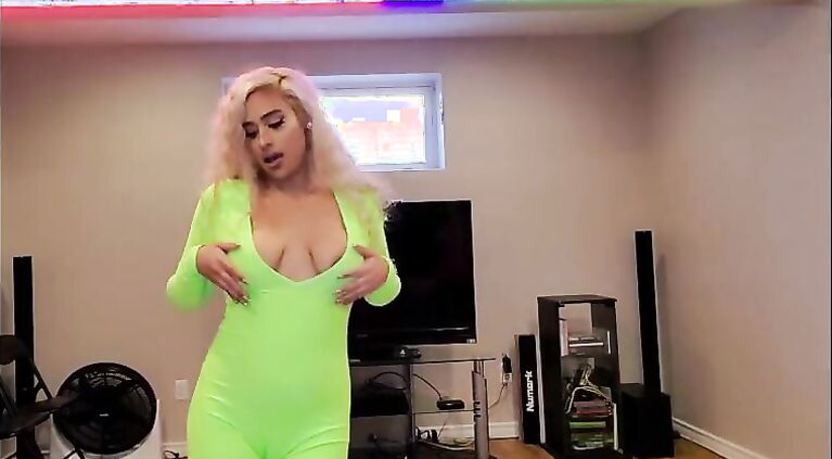 PAKISTANI STRIPPER TWERKING TO DOJA CAT