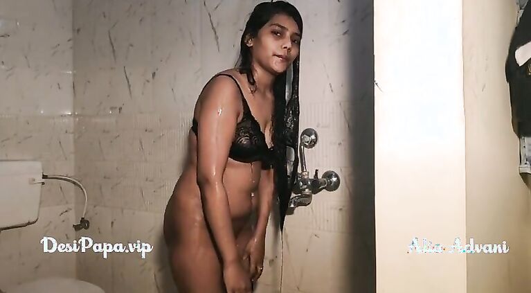 desi college girl Alia Advani in shower