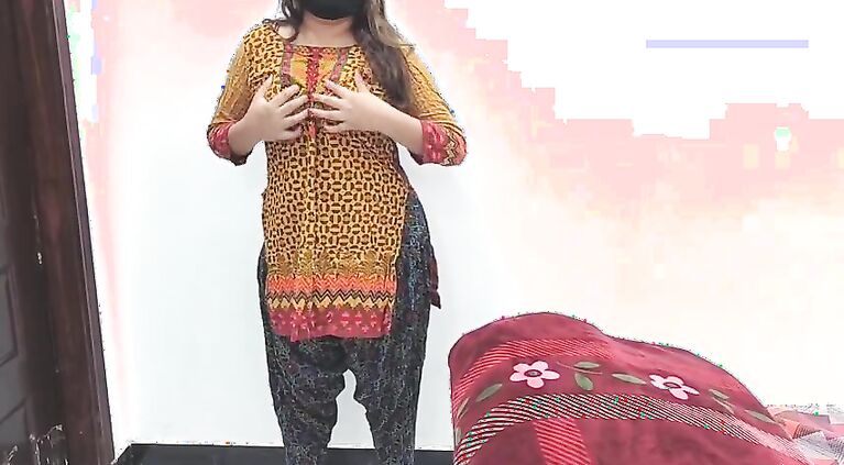 Cute Strip Pakistani Girl Giving GIRLFRIEND Experience On Clip Call For Her Client With Dirty Hindi Audio