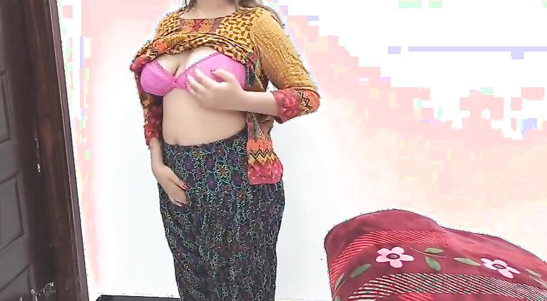 Cute Strip Pakistani Girl Giving GIRLFRIEND Experience On Clip Call For Her Client With Dirty Hindi Audio