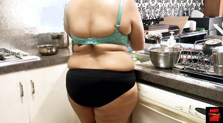 Beautiful Housewife in the KITCHEN - Teasing in style
